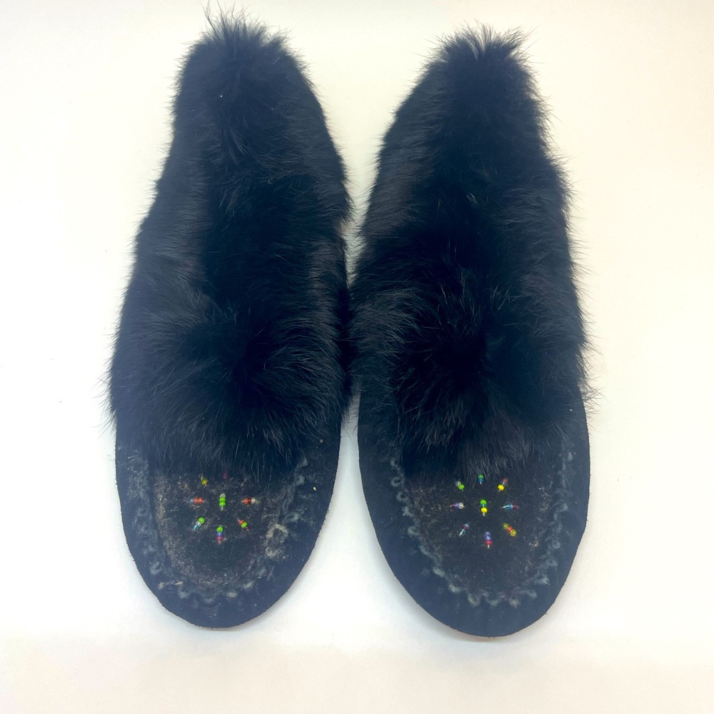 WOMEN'S BLACK SUEDE BEADED MOCCASINS WITH RABBIT FUR TRIM Size 9